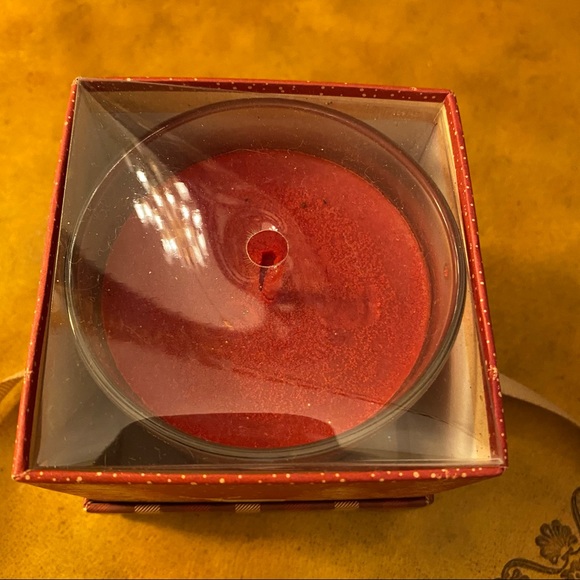 NWT Holiday Spice 6 Oz Red Candle in Box - Picture 3 of 3